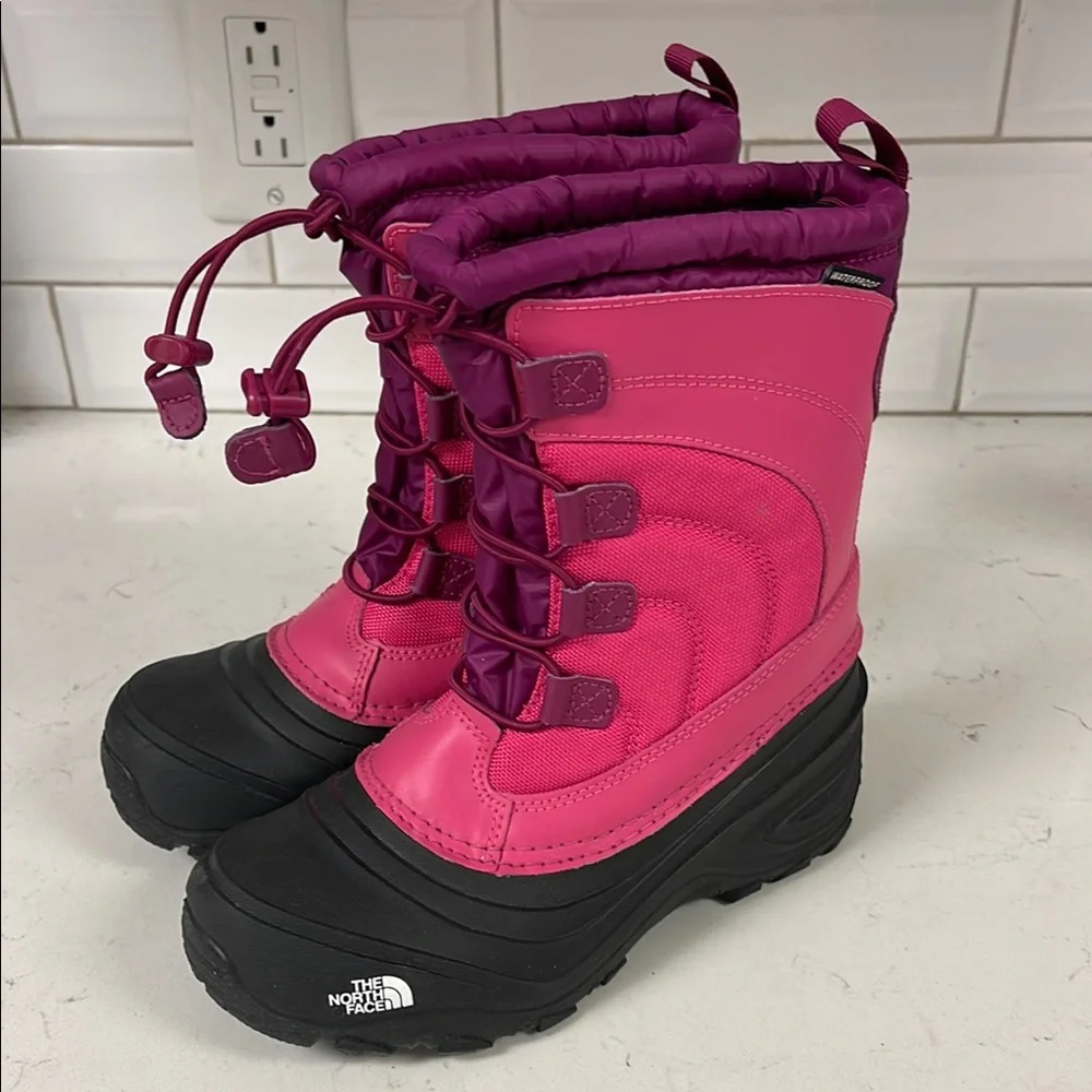 The North Face Alpenglow IV Boots - Youth Size 4 NWOT